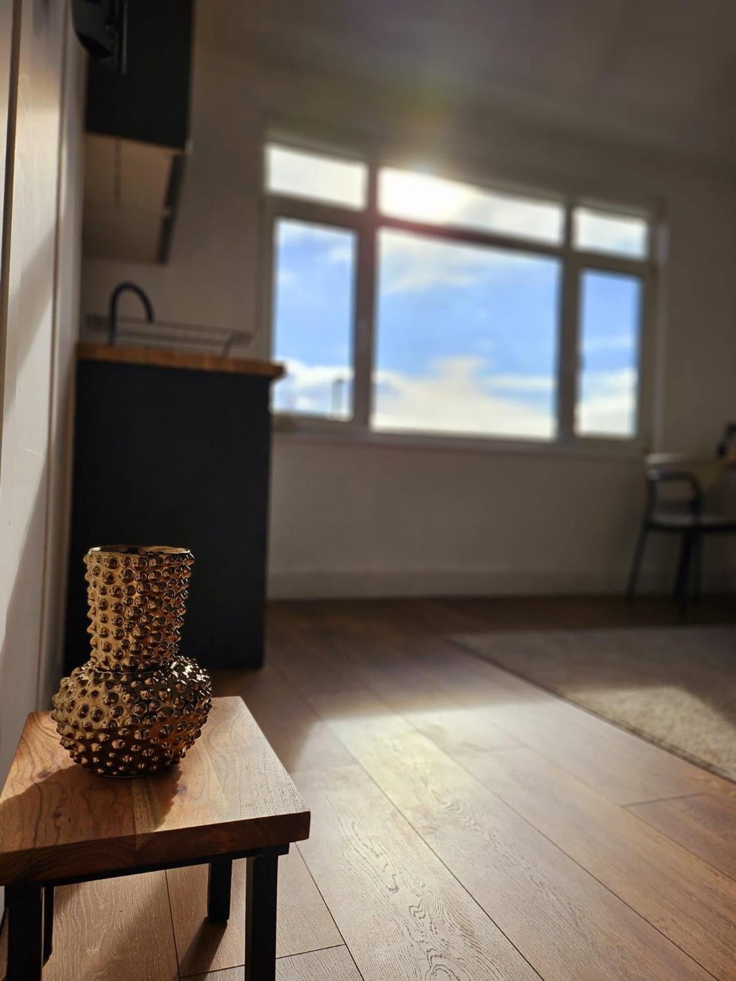 Seaview 2 Bedroom Apartment Литълхамптън Екстериор снимка